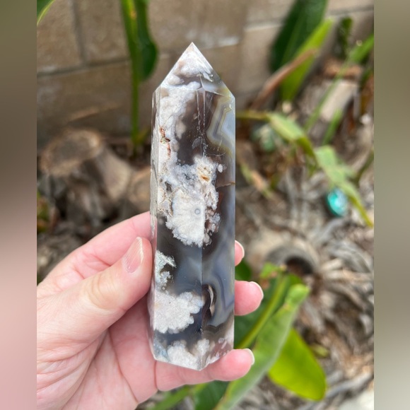Black Flower Agate Tower - Picture 3 of 6